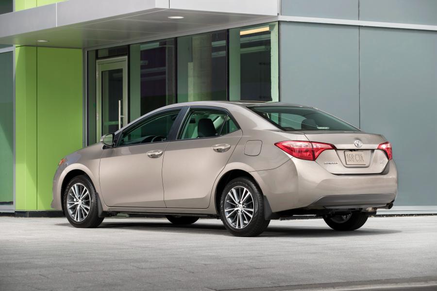  Toyota Corolla LE 2016 года  (US) (фото 3 из 17)